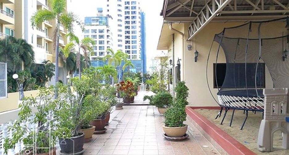 For rent 2 bedrooms condo in Watthana, Bangkok