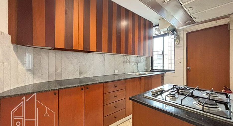 For rent 4 bedrooms condo in Watthana, Bangkok