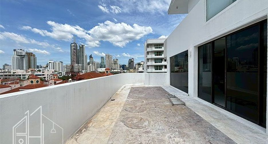 For rent 4 bedrooms condo in Watthana, Bangkok