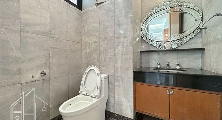 For rent 4 bedrooms condo in Watthana, Bangkok