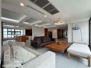 For rent 4 bedrooms condo in Watthana, Bangkok