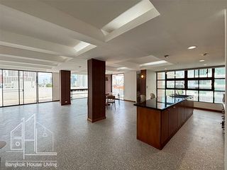 For rent 4 bedrooms condo in Watthana, Bangkok