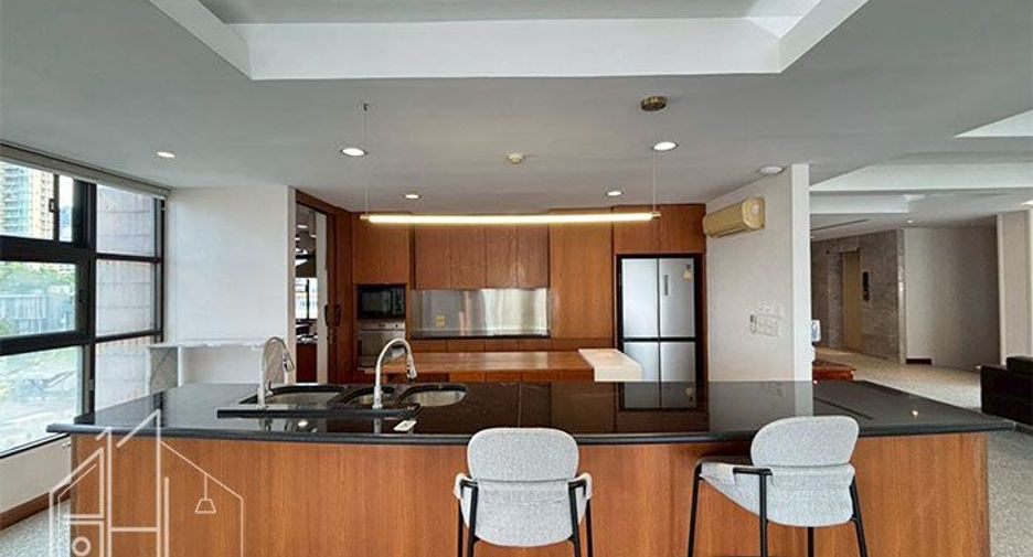 For rent 4 bedrooms condo in Watthana, Bangkok