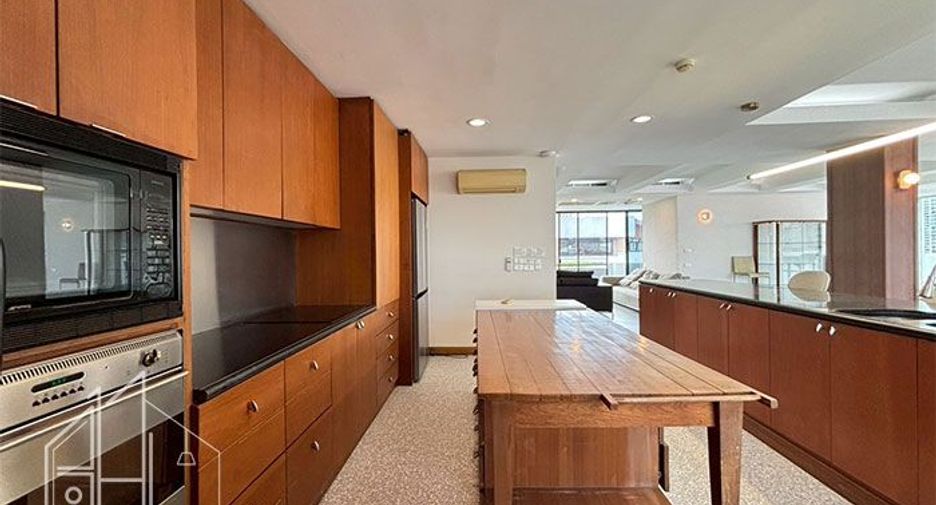 For rent 4 bedrooms condo in Watthana, Bangkok