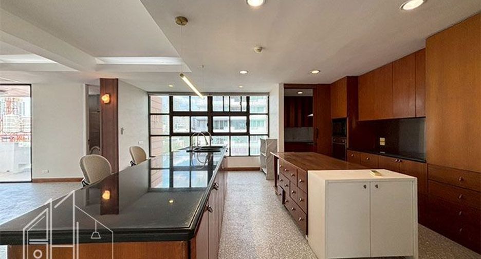 For rent 4 bedrooms condo in Watthana, Bangkok