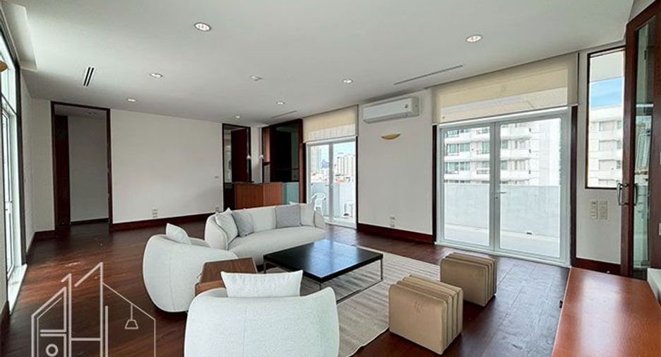 For rent 4 bedrooms condo in Watthana, Bangkok