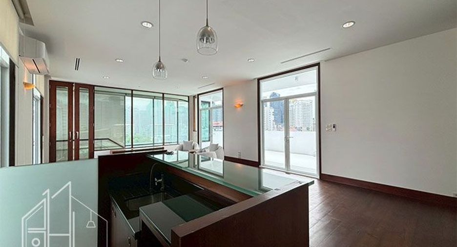 For rent 4 bedrooms condo in Watthana, Bangkok