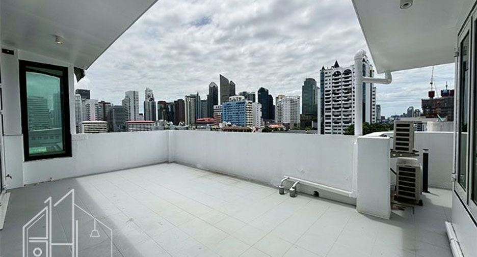 For rent 4 bedrooms condo in Watthana, Bangkok
