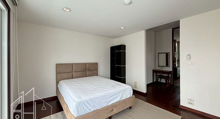 For rent 4 bedrooms condo in Watthana, Bangkok