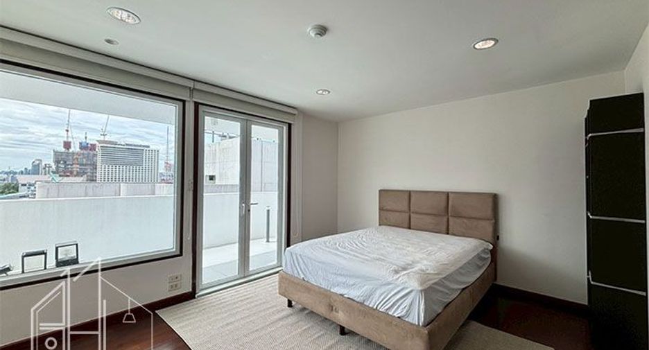 For rent 4 bedrooms condo in Watthana, Bangkok