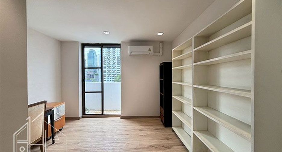 For rent 4 bedrooms condo in Watthana, Bangkok
