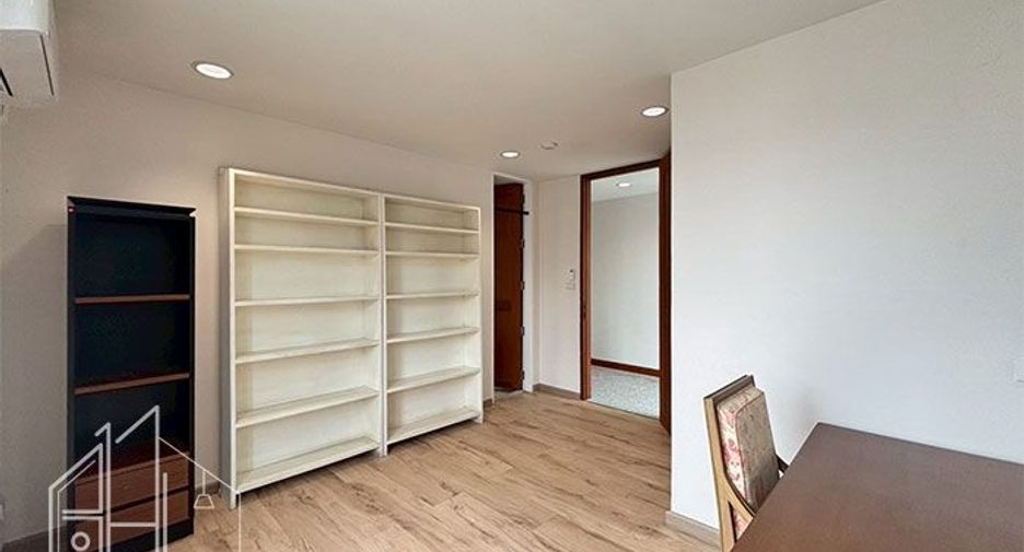 For rent 4 bedrooms condo in Watthana, Bangkok