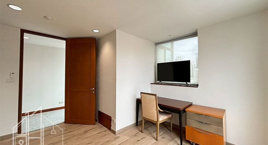 For rent 4 bedrooms condo in Watthana, Bangkok