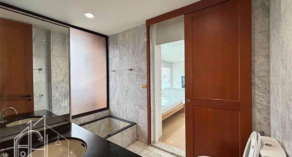 For rent 4 bedrooms condo in Watthana, Bangkok