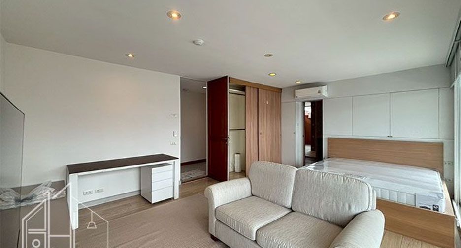 For rent 4 bedrooms condo in Watthana, Bangkok