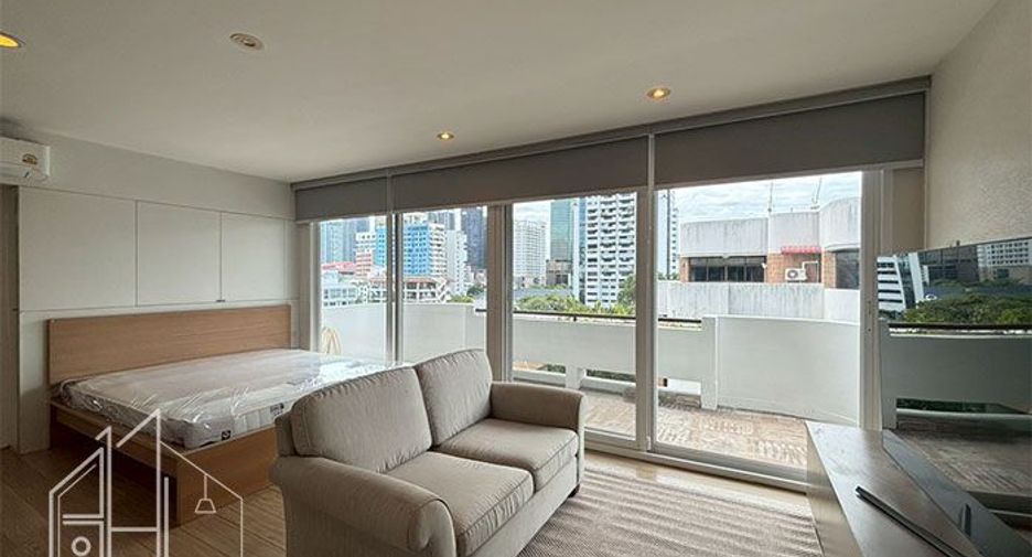 For rent 4 bedrooms condo in Watthana, Bangkok