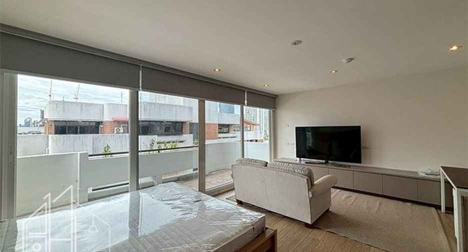 For rent 4 bedrooms condo in Watthana, Bangkok