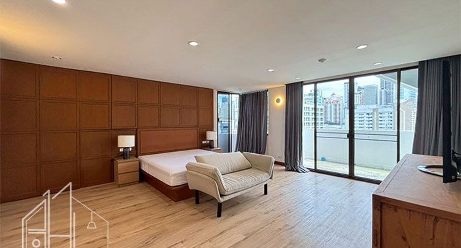 For rent 4 bedrooms condo in Watthana, Bangkok