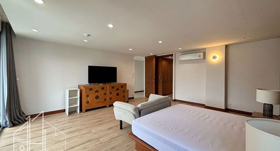 For rent 4 bedrooms condo in Watthana, Bangkok