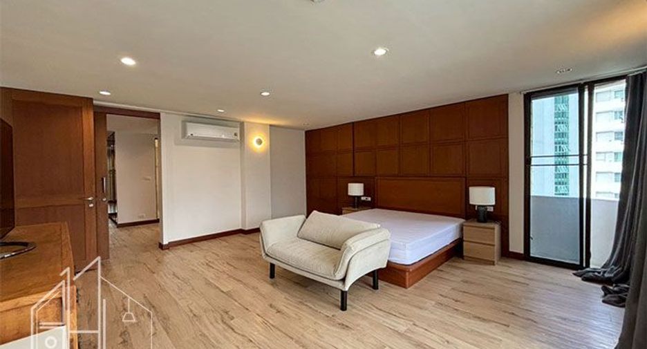 For rent 4 bedrooms condo in Watthana, Bangkok
