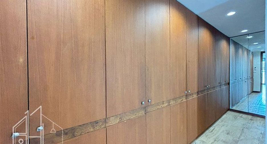 For rent 4 bedrooms condo in Watthana, Bangkok