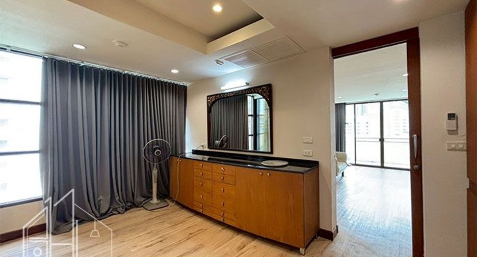 For rent 4 bedrooms condo in Watthana, Bangkok