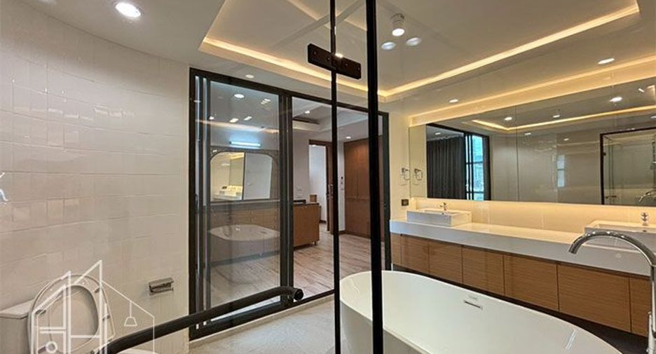 For rent 4 bedrooms condo in Watthana, Bangkok