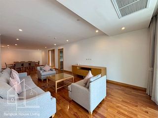 For rent 3 bedrooms apartment in Khlong Toei, Bangkok
