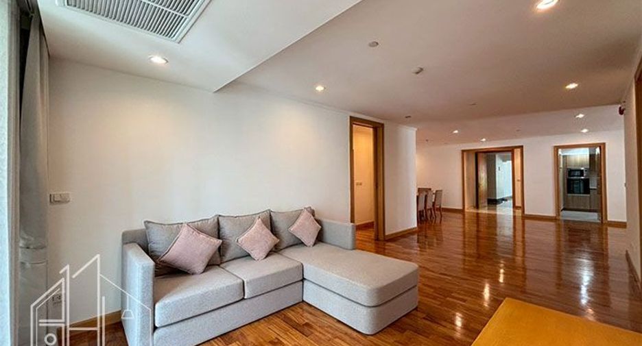 For rent 3 bedrooms apartment in Khlong Toei, Bangkok