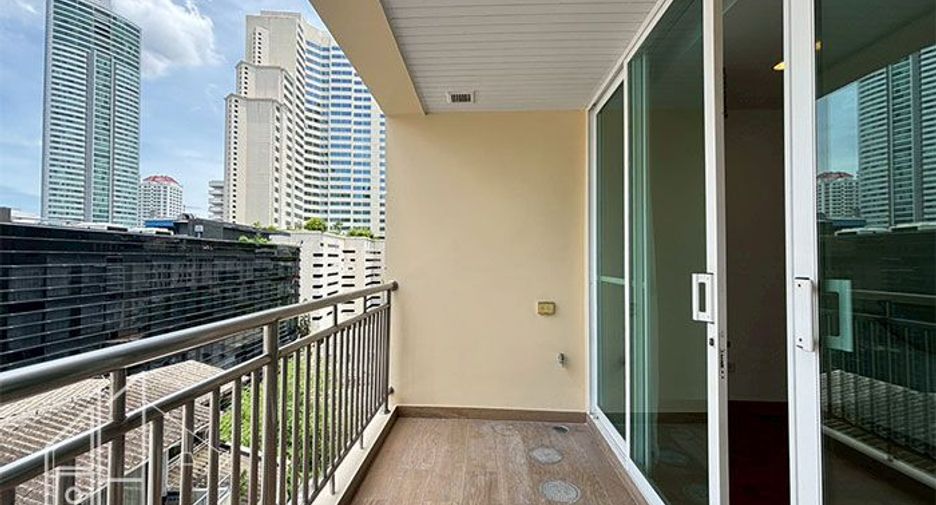 For rent 3 bedrooms apartment in Khlong Toei, Bangkok