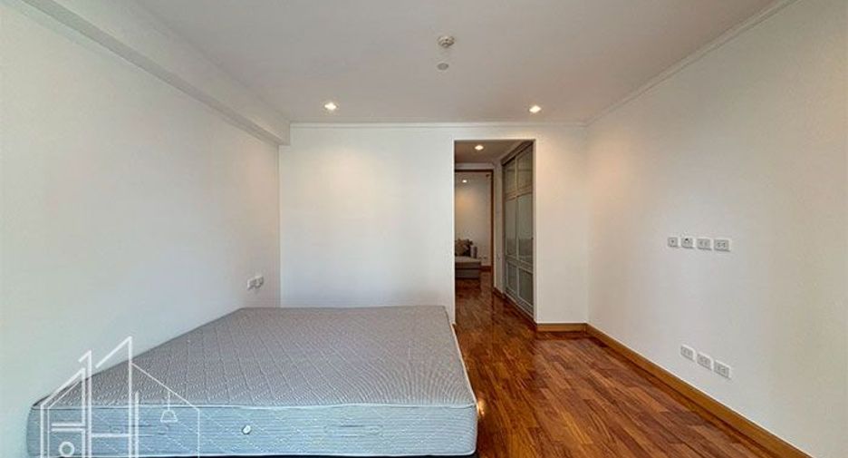 For rent 3 bedrooms apartment in Khlong Toei, Bangkok