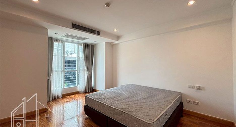 For rent 3 bedrooms apartment in Khlong Toei, Bangkok