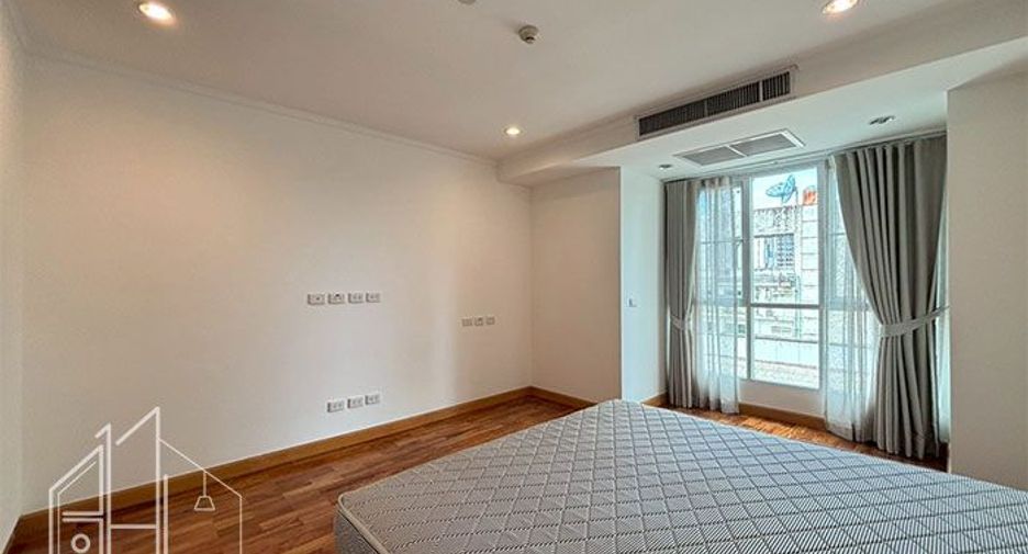 For rent 3 bedrooms apartment in Khlong Toei, Bangkok