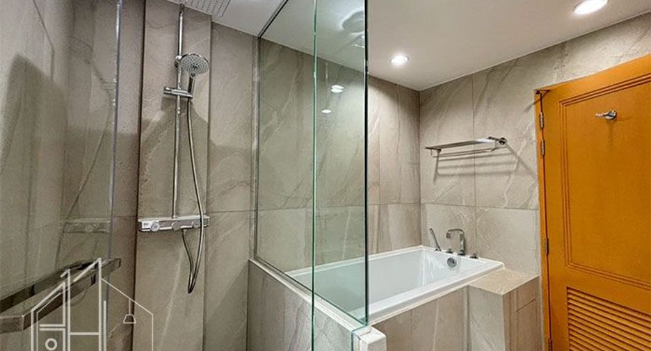 For rent 3 bedrooms apartment in Khlong Toei, Bangkok