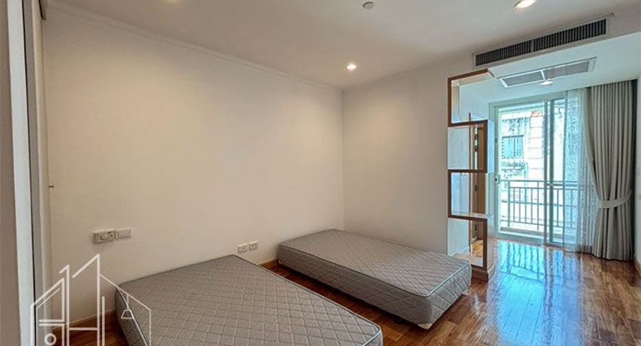 For rent 3 bedrooms apartment in Khlong Toei, Bangkok