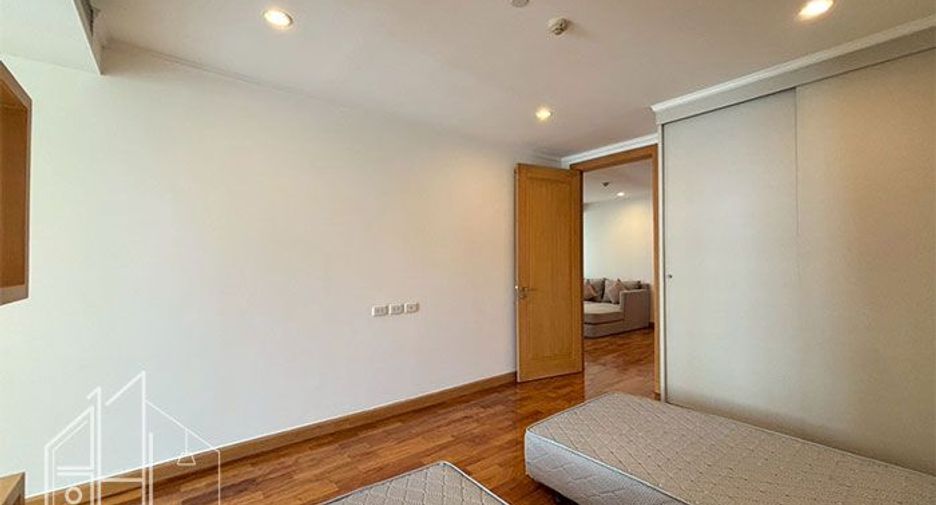 For rent 3 bedrooms apartment in Khlong Toei, Bangkok