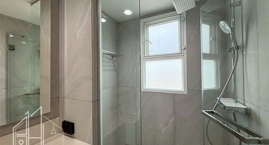 For rent 3 bedrooms apartment in Khlong Toei, Bangkok