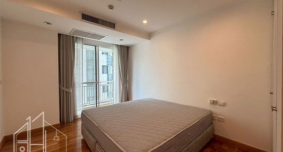 For rent 3 bedrooms apartment in Khlong Toei, Bangkok