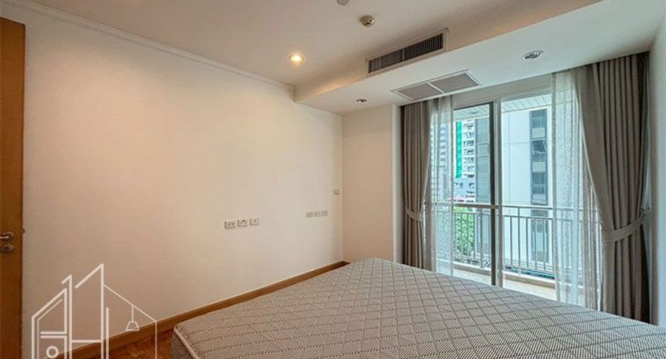 For rent 3 bedrooms apartment in Khlong Toei, Bangkok