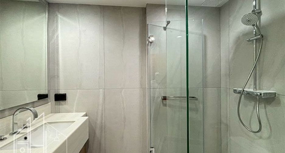 For rent 3 bedrooms apartment in Khlong Toei, Bangkok