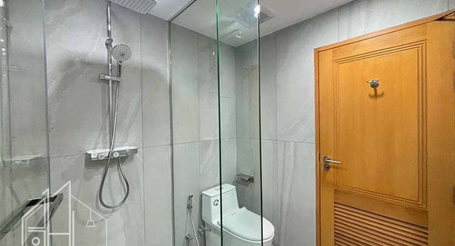 For rent 3 bedrooms apartment in Khlong Toei, Bangkok