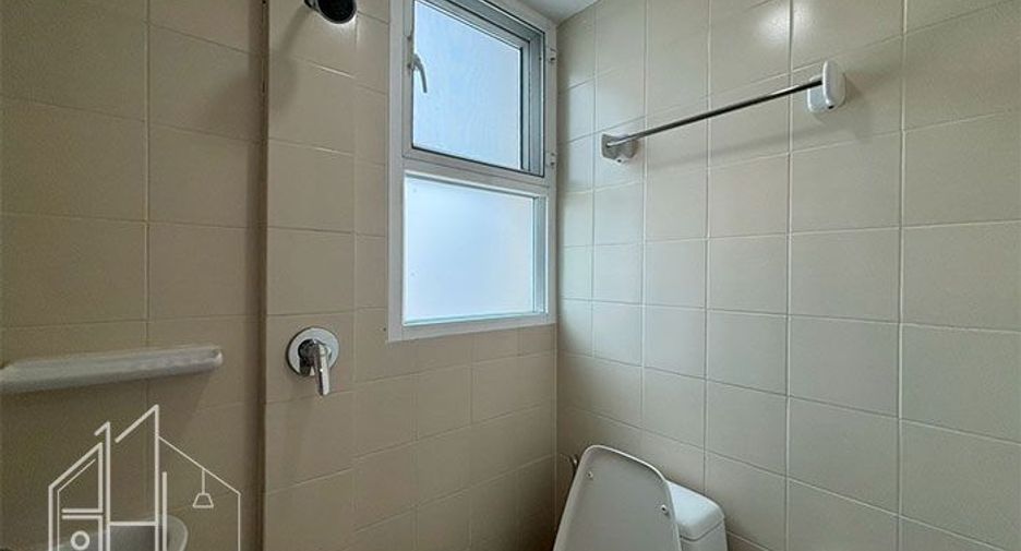 For rent 3 bedrooms apartment in Khlong Toei, Bangkok