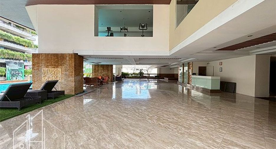 For rent 3 bedrooms apartment in Khlong Toei, Bangkok