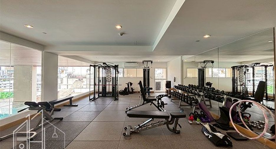 For rent 3 bedrooms apartment in Khlong Toei, Bangkok