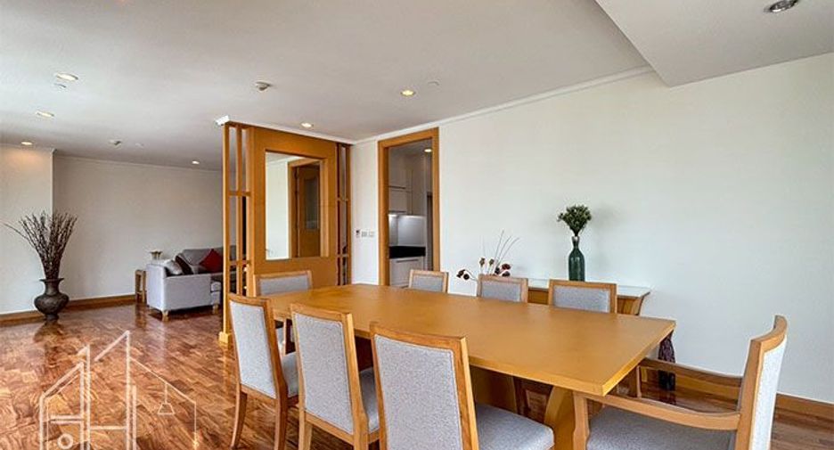 For rent 3 bedrooms condo in Khlong Toei, Bangkok