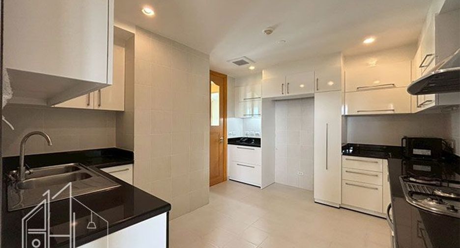 For rent 3 bedrooms condo in Khlong Toei, Bangkok