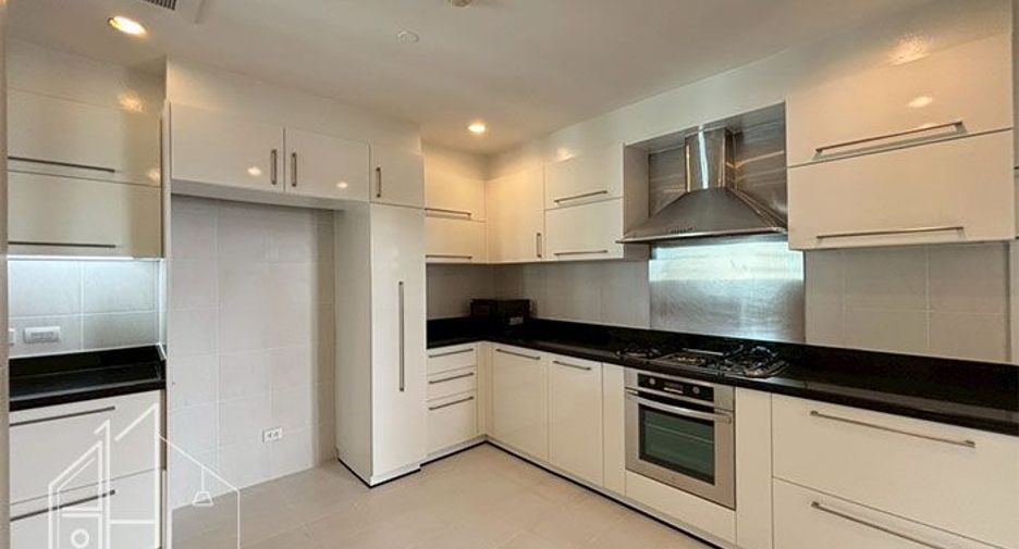 For rent 3 bedrooms condo in Khlong Toei, Bangkok