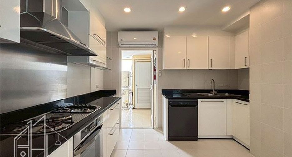 For rent 3 bedrooms condo in Khlong Toei, Bangkok