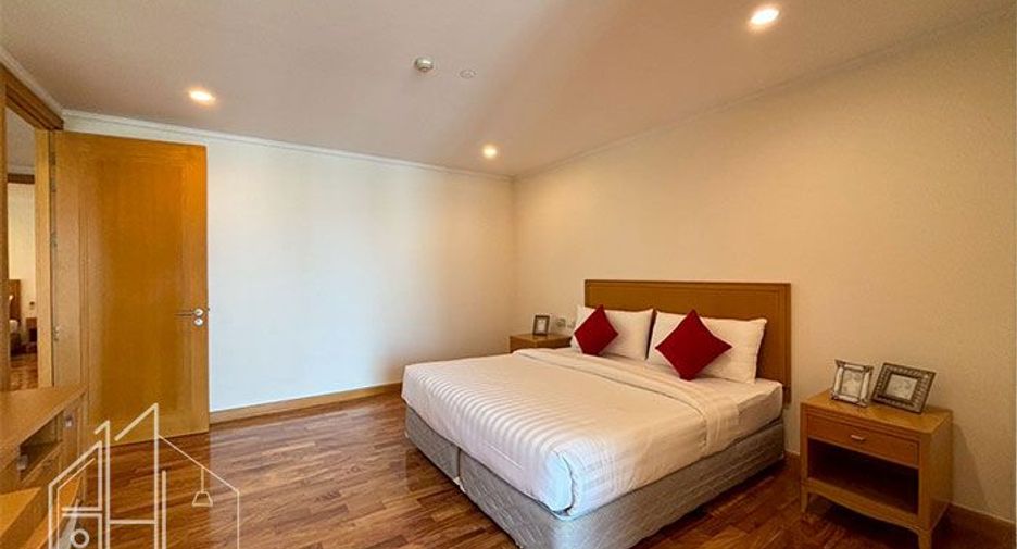 For rent 3 bedrooms condo in Khlong Toei, Bangkok