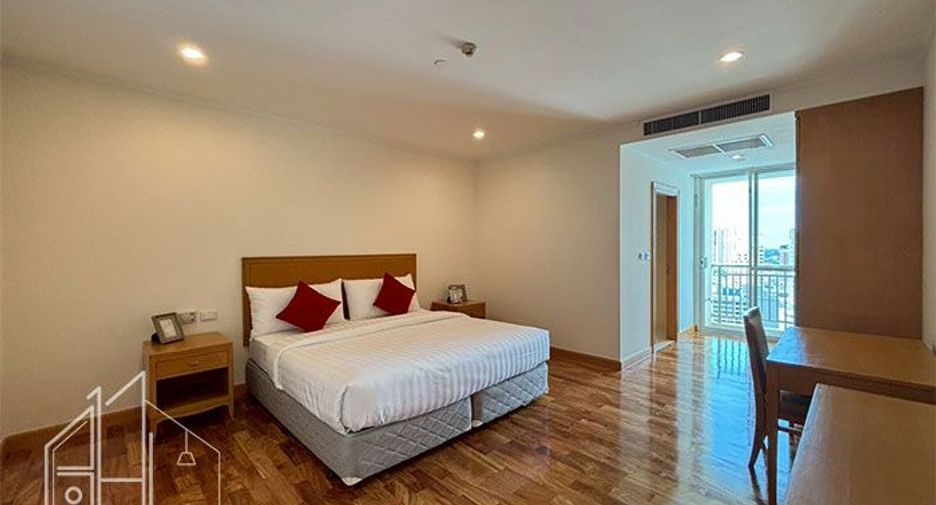 For rent 3 bedrooms condo in Khlong Toei, Bangkok